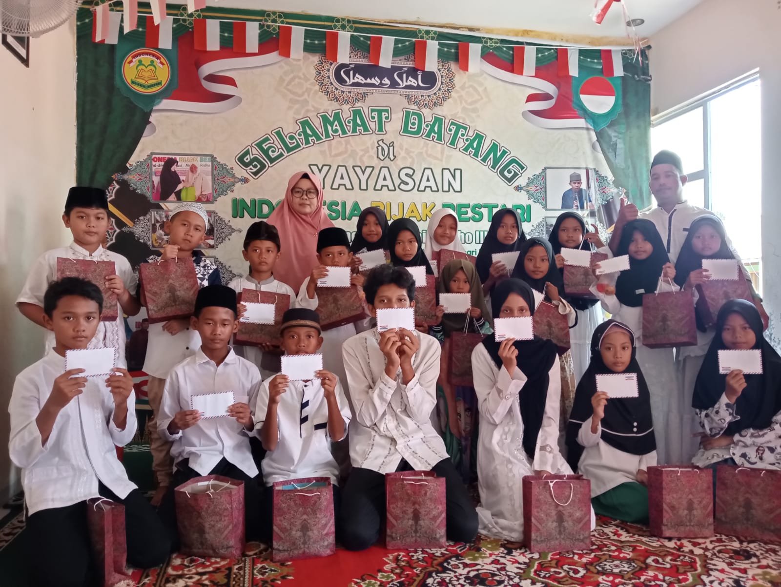 Ilustrasi kegiatan Yayasan Indonesia Bijak Bestari